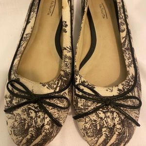 Talbots Toile pattern black and ivory ballet flats. Pre-owned.